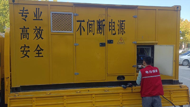 滑县柴油发电机组和UPS电源配合使用时，如何避免切换过程中的电力中断？